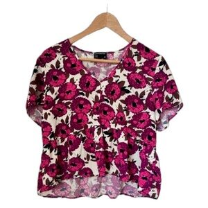 Frank and Oak front cropped pink and cream floral V-neck blouse. Size L